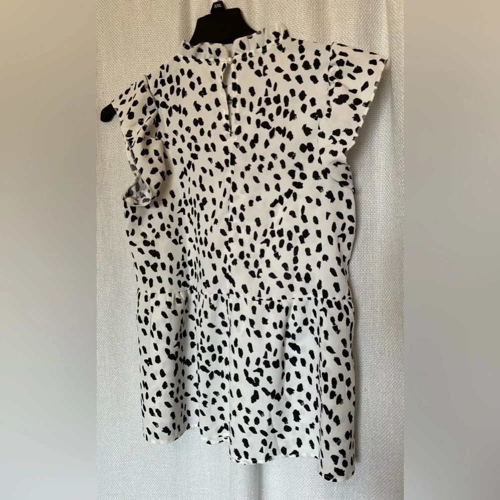 Angashion black and white tunic with peplum - Picture 4 of 8